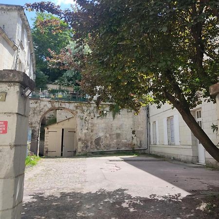 Appartement Avec Parking Prive Saumur Eksteriør billede